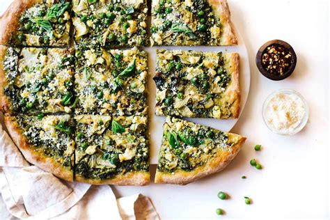 GREEN GODDESS PESTO PIZZA WITH FRESH PEAS & FETA. | Kale & Caramel