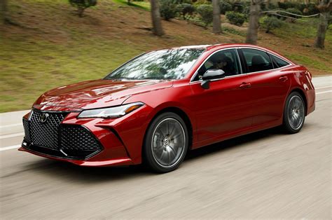 2019 Toyota Avalon First Drive: A Flagship Split in Two