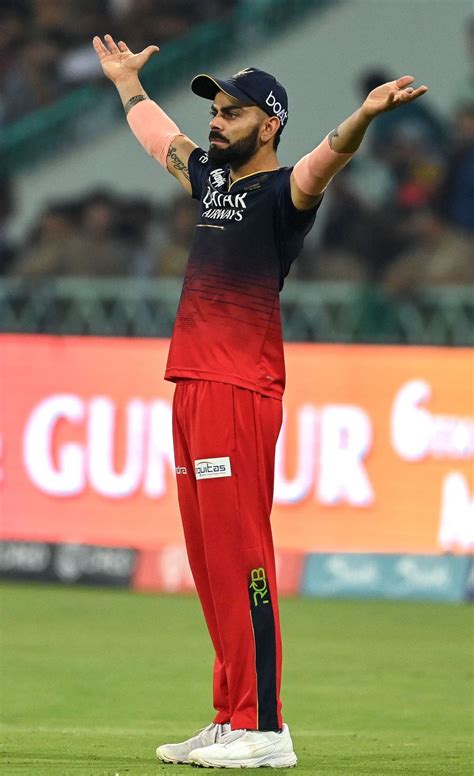 Virat Kohli gestures while out at the boundary | ESPNcricinfo.com