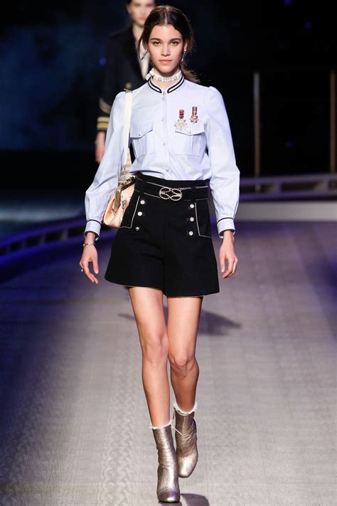 Tommy Hilfiger Fall 2016 Ready-to-Wear Fashion Show | Tommy hilfiger fashion, Couture fashion ...