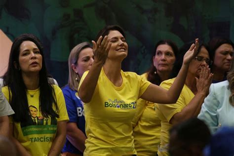 Michelle Bolsonaro eyes the presidency of Brazil | International | EL ...