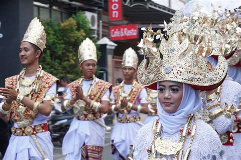 Dari Gunung, Lanjut ke Lampung Culture and Tapis Carnival