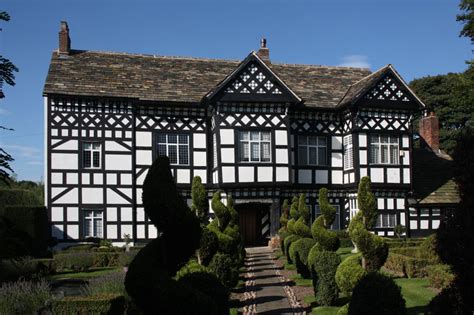 Tudor Architecture, Explained: History and Characteristics - Homedit