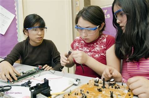 DIY Girls: Electronics, Coding and Hands-on Making Program for Girls | Indiegogo