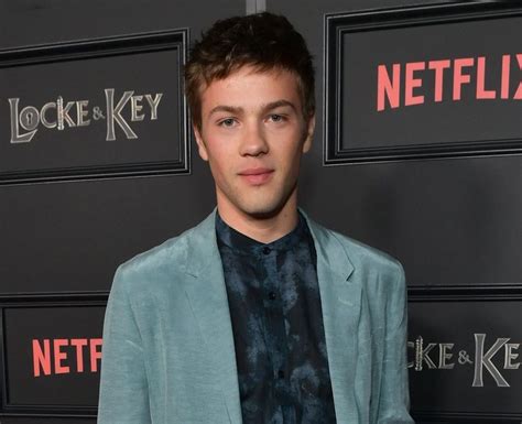 Who plays Tyler Locke in Locke & Key? - Connor Jessup - Netflix's Locke ...