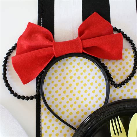 DIY Minnie Mouse Ears | Fun365