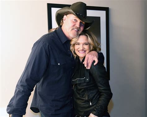 Trace Adkins & Victoria Pratt: See Photos Of The Couple – Hollywood Life