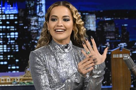 Rita Ora Reveals Her Sparkling Emerald and Gold Wedding Ring From Marriage to Taika Waititi Gold ...