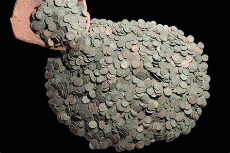 Lincolnshire Roman coin hoard 'is largest find in Britain' - BBC News