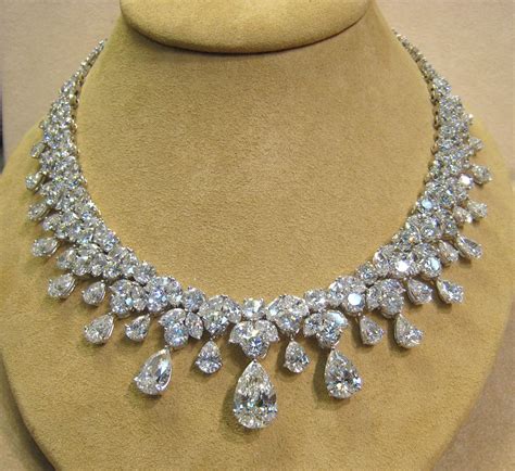 Luthra Jewellers Diamond Necklace sets | Beautiful jewelry, Beautiful ...