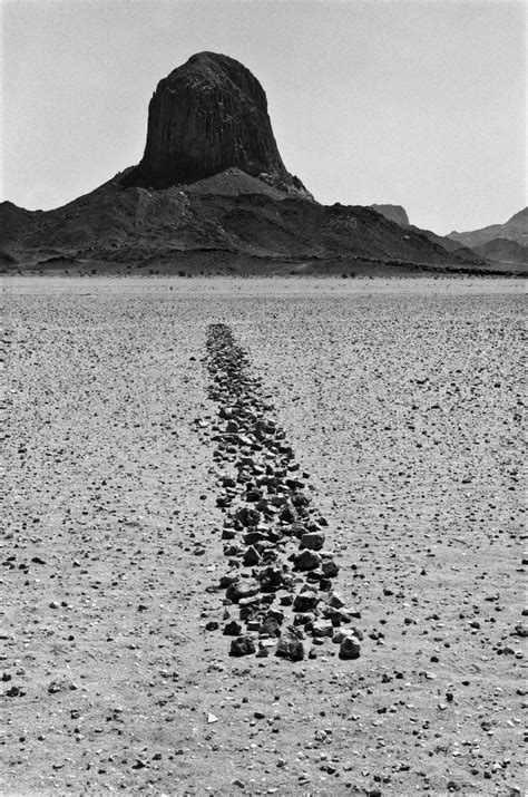 SAHARA LINE | Land art, Richard long, Earth art