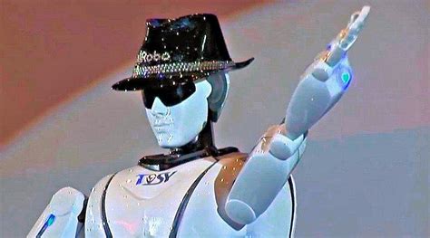 Tosy's mROBO transforming robot dances to the beat of its own drum