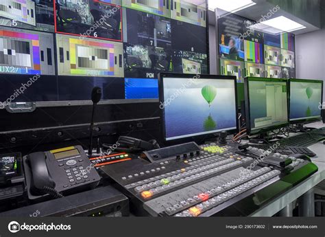 Television equipment in a television broadcasting studio – Stock Editorial Photo © maxcam #290173602