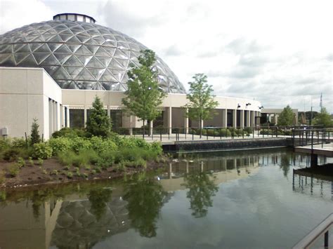 Inside and out, the Greater Des Moines Botanical Garden gives public ...