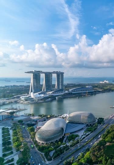 When Is the Best Time to Visit Singapore? | Celebrity Cruises