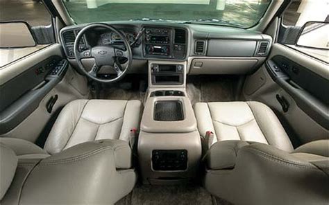 2003 Chevrolet Suburban - Information and photos - MOMENTcar