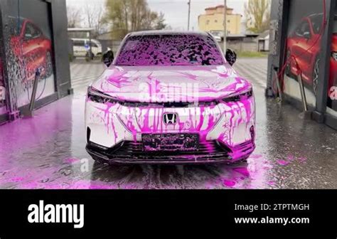 Honda electric car Stock Videos & Footage - HD and 4K Video Clips - Alamy