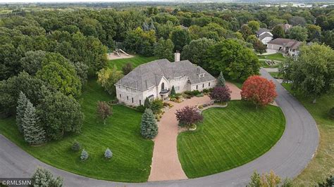 Mansion For Sale in St. Cloud Looks Like a Hallmark Movie Set