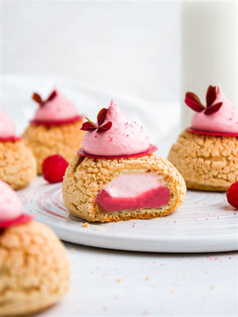 Raspberry Choux au Craquelin - Julie Marie Eats | Рецепт | Мини-десерты, Порционные десерты ...