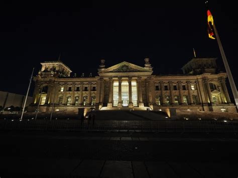 Premium Photo | Bundestag parliament in berlin at night