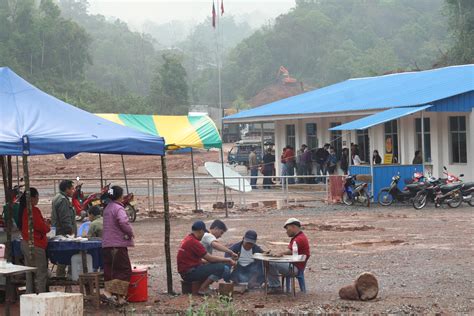 File:Border Laos China.JPG - Wikimedia Commons