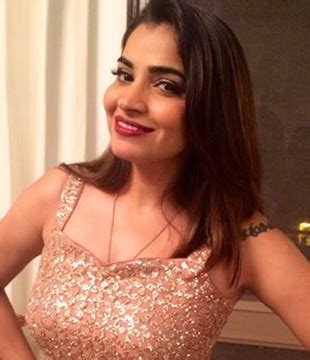 Bollywood Singer Shruti Pathak Biography, News, Photos, Videos | NETTV4U