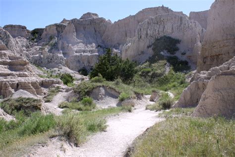 Top 5 Hiking Trails in Badlands National Park – Black Hills Visitor