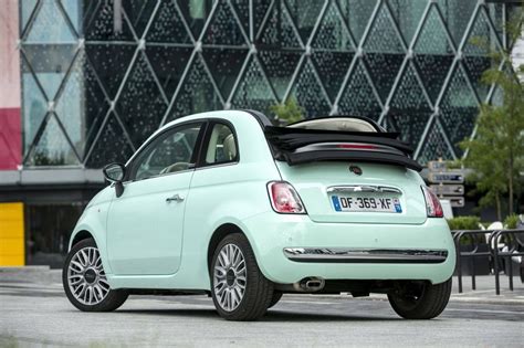 Fiat 500 cabriolet vert pastel. Essayez gratuitement des modèles neufs ...