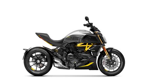 Ducati Diavel 1260: discover the new Black and Steel