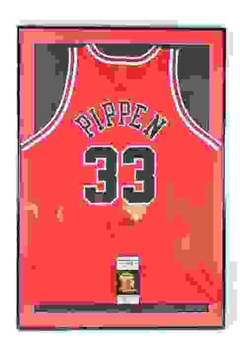 Scottie Pippen Signed Chicago Bulls Jersey Auction