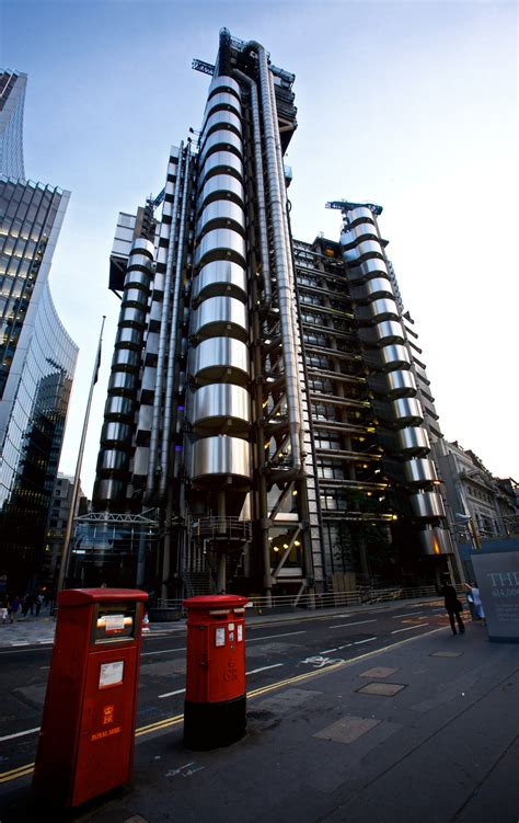 Futuristic Architecture of the Lloyds of London Building | Urban Splatter