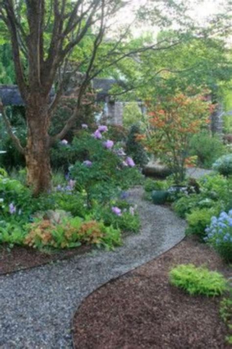 30 Simple and Eye Catching Cheap Walkway Ideas to Beautify Your House ...