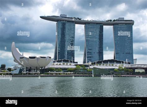 Marina Bay Sands Hotel in Singapore from the boat Stock Photo - Alamy