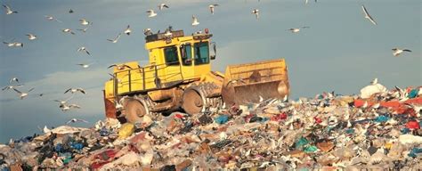 Turns Out All That Plastic Currently Sitting in US Landfills Is Worth BILLIONS of Dollars ...