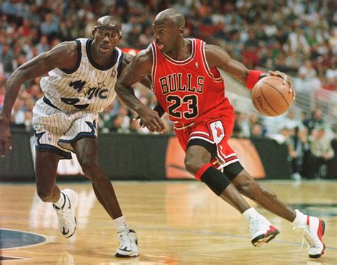 Chicago Bulls: Would Michael Jordan be a 3-point shooter in today's NBA?