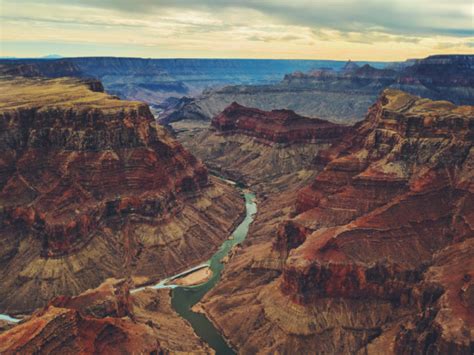 West Rim vs. South Rim of the Grand Canyon (Easy To Follow Guide)