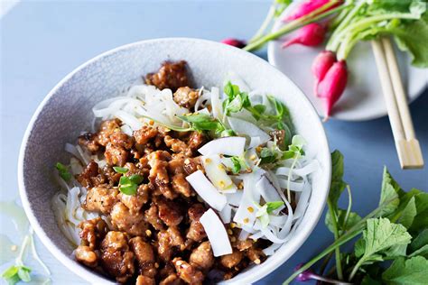 Coconut-and-ginger pork mince with sriracha and noodles | Woolworths TASTE