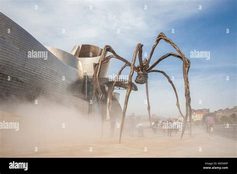 Maman sculpture in Guggenheim Museum, Bilbao, Spain Stock Photo - Alamy