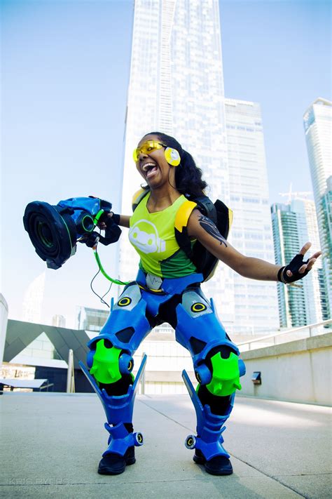 10 Shots of a Crazy, Light-Up Lucio (Overwatch) Cosplay - IGN