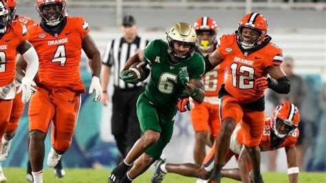 Brown tosses 3 TD passes to lead USF to a 45-0 rout of undermanned Syracuse in Boca Raton Bowl ...