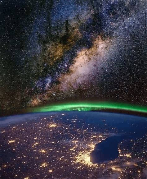 Chicago, Milky Way, Northern Lights; from ISS : spaceporn