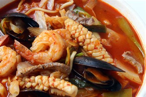 Jjamppong: Spicy Seafood Noodle Soup