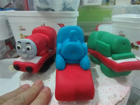 Home May'de Cakes: The Making: Thomas the train and friends (Percy and James) cake