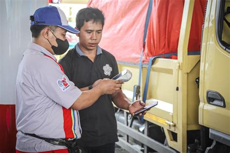 Foto : Mobil Diesel Baru Bisa Pakai Solar Murah, tapi Ingat Risikonya