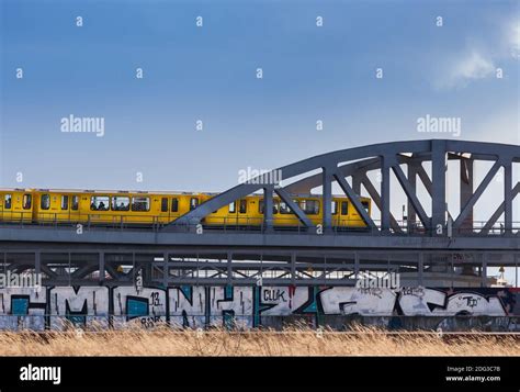 Berlin u bahn graffiti hi-res stock photography and images - Alamy