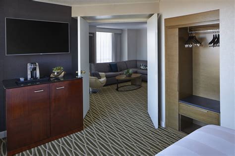 Minneapolis Marriott Southwest Concierge Corner King Suite #comfortable ...