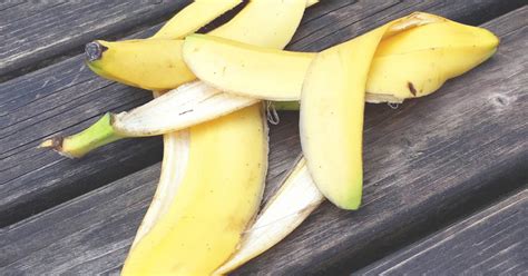 Amazing Banana Peel Uses - Ways to Use Banana Peels