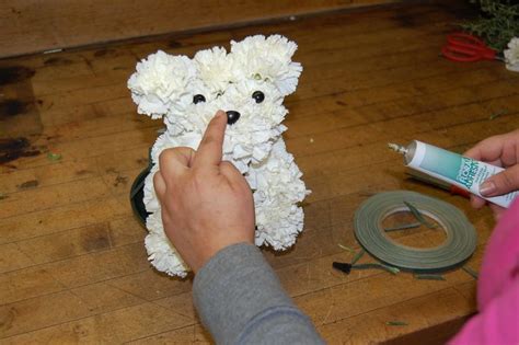 How to Make a Flower Puppy | Flower arrangements diy, Animal flower arrangements, Puppy flowers