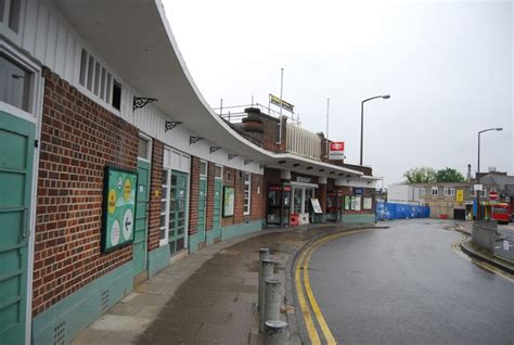 Horsham Station © N Chadwick :: Geograph Britain and Ireland