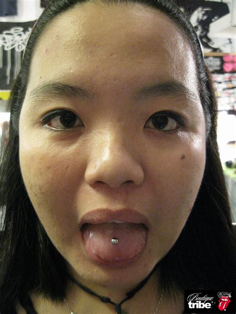 Vie Body Piercing @ Boutique Tribe: Tongue piercing